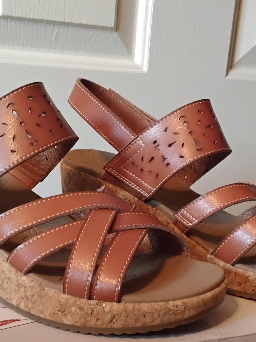 Skechers Arch Fit Luxe Foam Beverlee Tan Espadrille Wedge Sandals, Size 8.5 - Picture 2 of 9